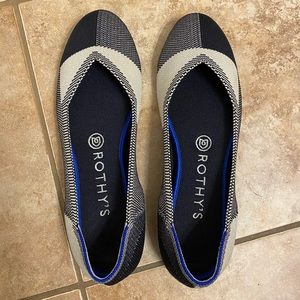 Rothy’s EUC black captoe flat